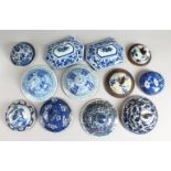 A BOX OF TWELVE 18TH AND 19TH CENTURY BLUE AND WHITE TUREEN AND VASE LIDS.