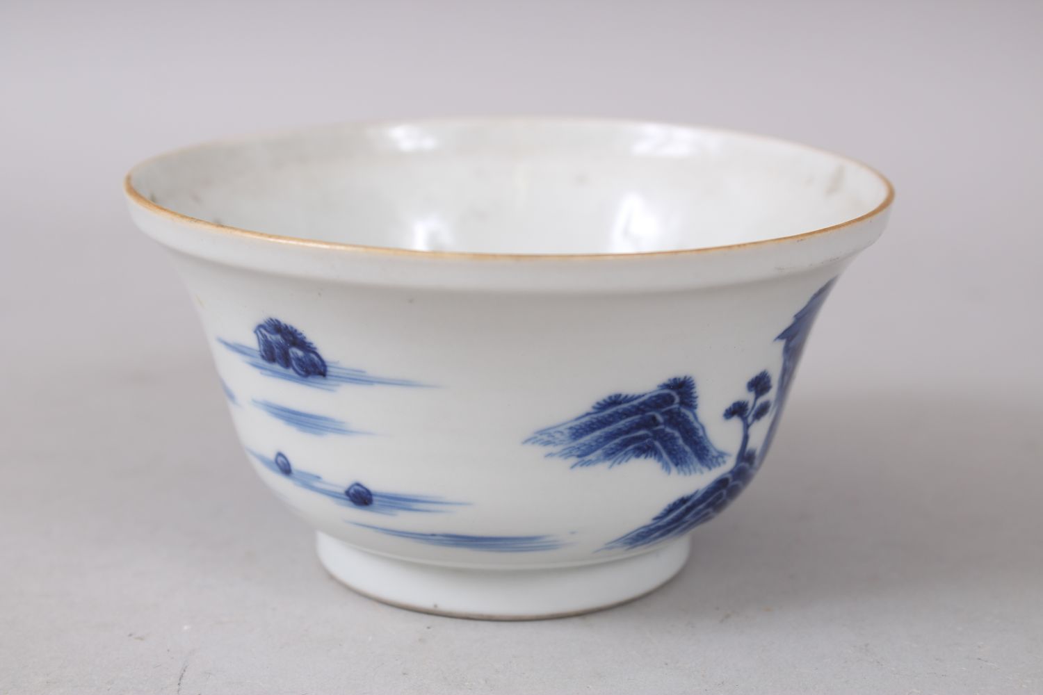 A GOOD 18TH CENTURY QIANLONG CHINESE BLUE & WHITE BOWL, decorated with landscape scenes, 6cm high - Image 3 of 5