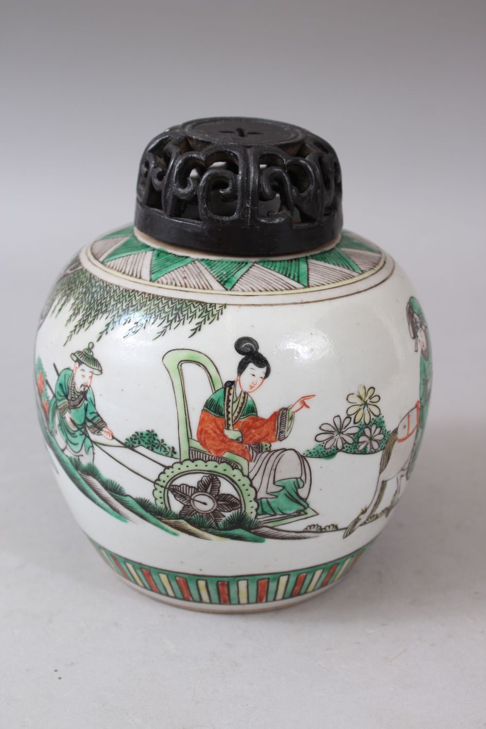 A SMALL 20TH CENTURY CHINESE FAMILLE VERTE GINGER JAR with wooden cover, 14cm high. - Image 2 of 6