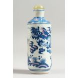 A GOOD CHINESE BLUE AND WHITE PORCELAIN SNUFF BOTTLE AND COVER. Six character mark.