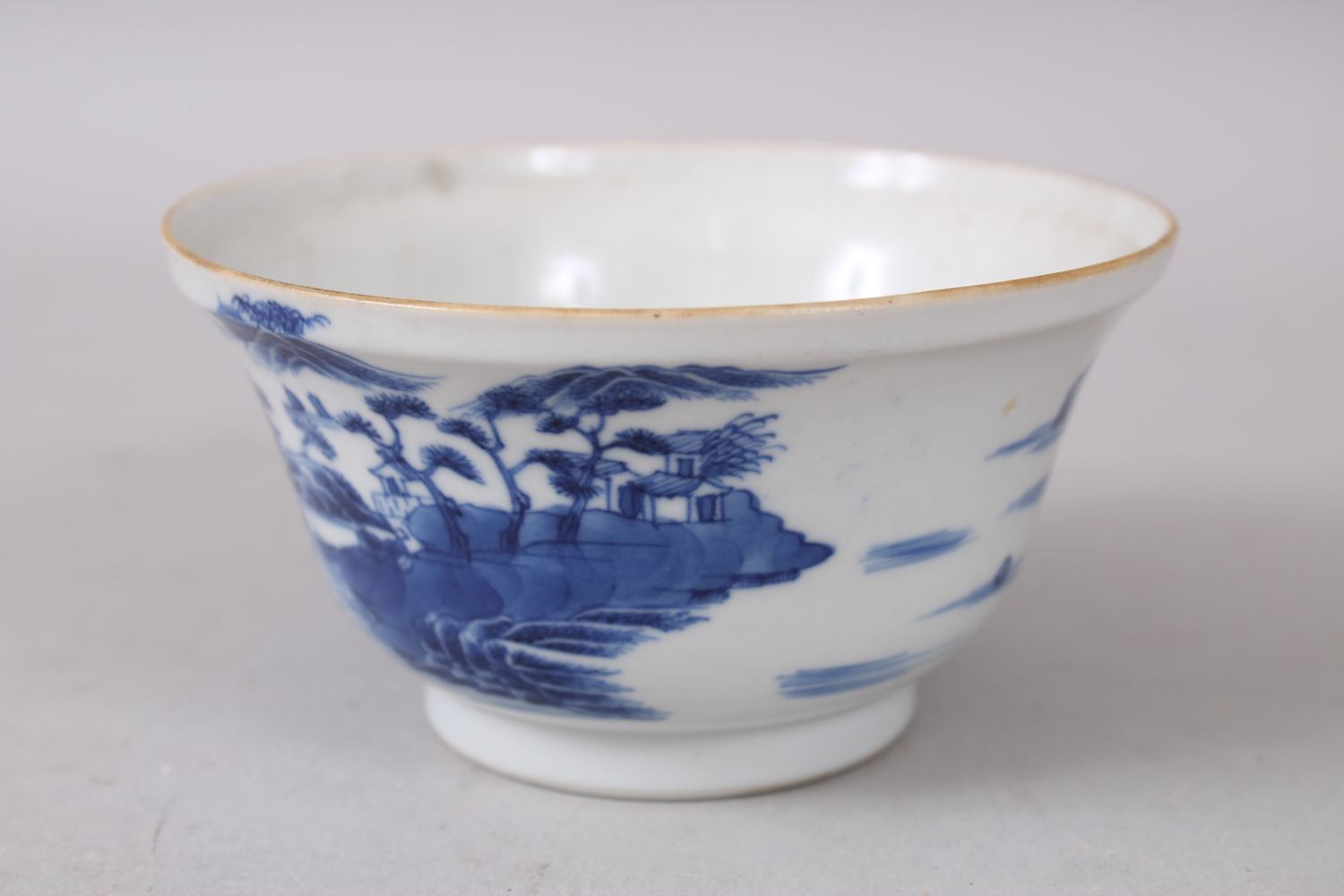 A GOOD 18TH CENTURY QIANLONG CHINESE BLUE & WHITE BOWL, decorated with landscape scenes, 6cm high - Image 4 of 5