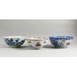 THREE LARGE 18TH CENTURY CHINESE CIRCULAR BOWLS (all AF). 10ins, 9.5ins and 8.5ins diameter.