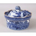 A CHINESE BLUE AND WHITE QIANLONG WILLOW PATTERN CIRCULAR BOWL AND COVER, 15cm diameter.