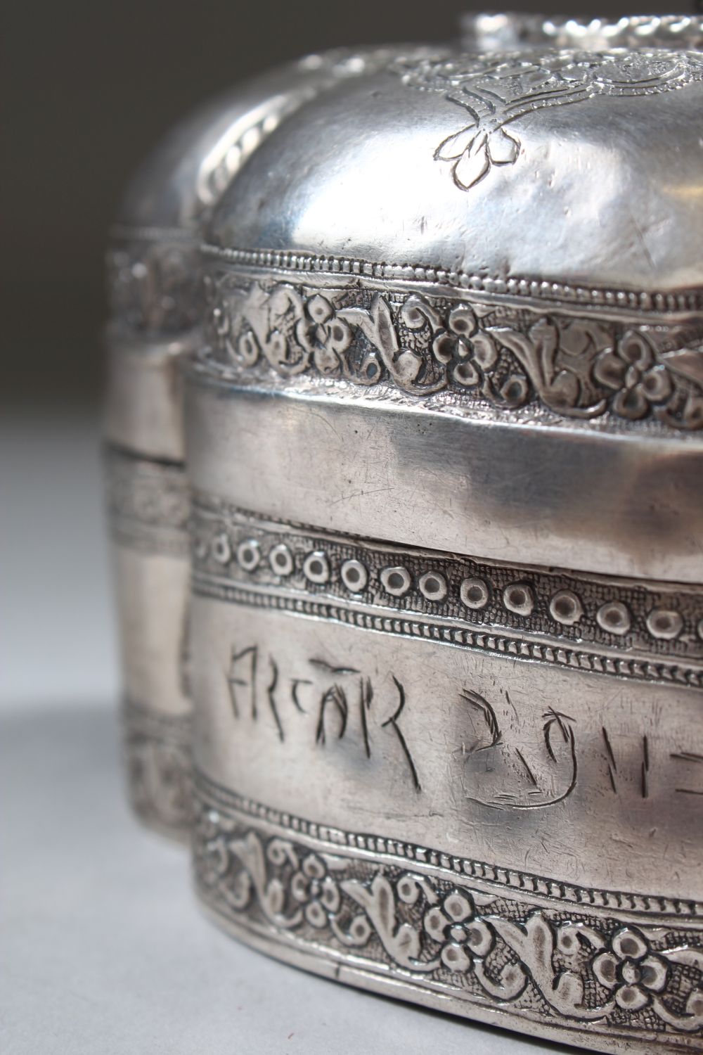 AN 18TH CENTURY MUGHAL INDIAN SILVER SHAPED BOX AND COVER, inscription on the front, 13cm long, - Image 3 of 5