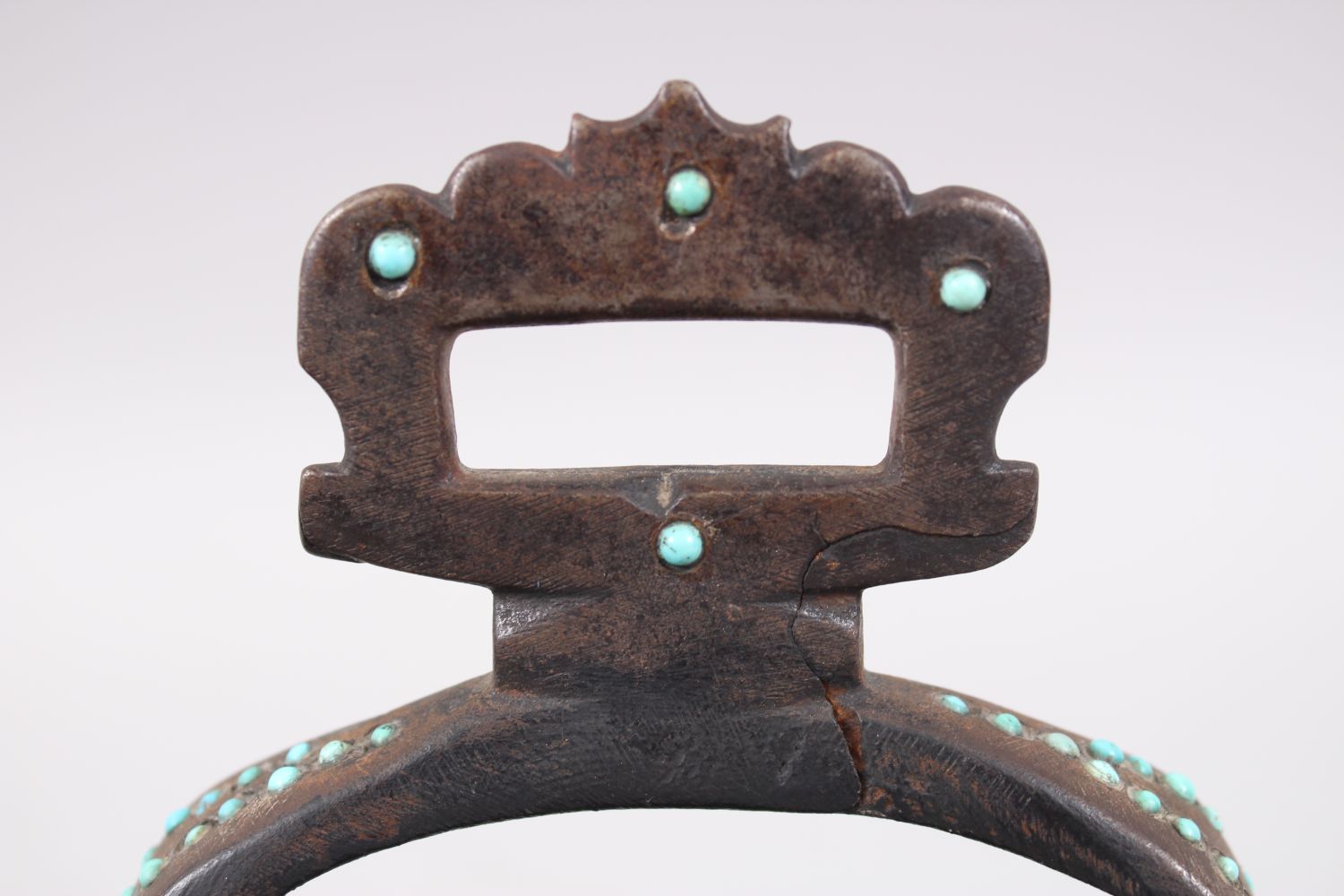 A GOOD PAIR OF 18TH-19TH CENTURY PERSIAN QAJAR STIRRUPS mounted with turquoise beads, 18cm high x - Image 5 of 6