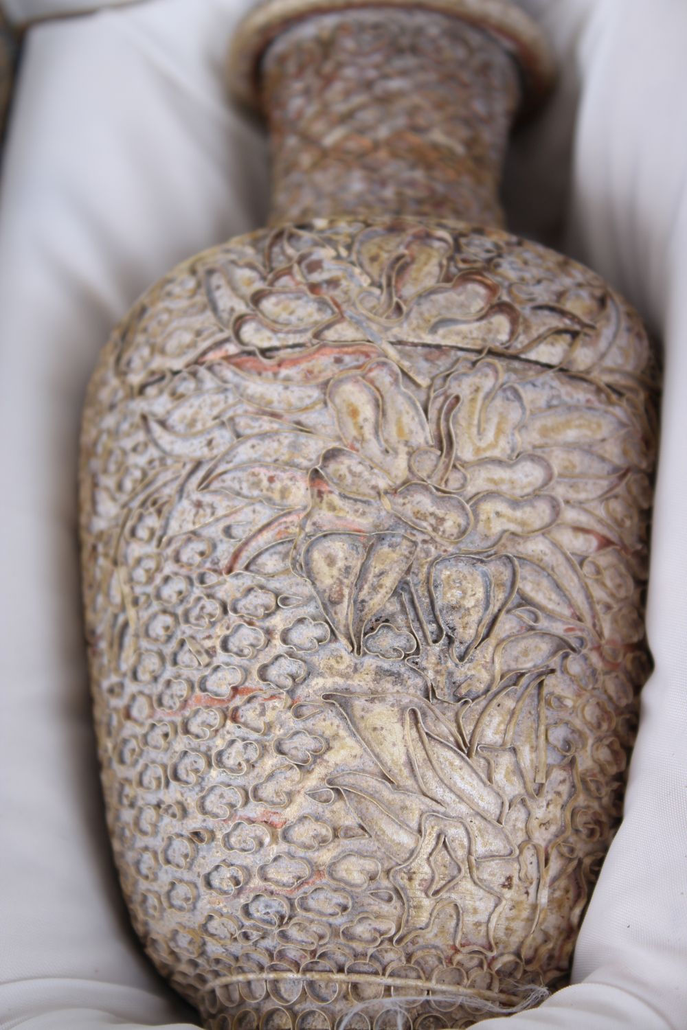 A GOOD 20TH CENTURY CHINESE CLOISONNE VASE SET, this kit showing the individual stages that - Image 6 of 6