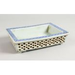 A CHINESE BLUE AND WHITE RECTANGULAR PLANTER. 8.5ins long.