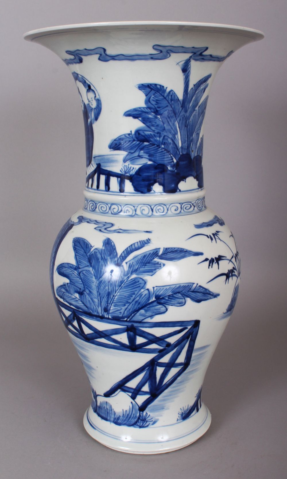 A CHINESE KANGXI STYLE BLUE & WHITE PORCELAIN YEN-YEN VASE, 15.3in high. - Image 3 of 8