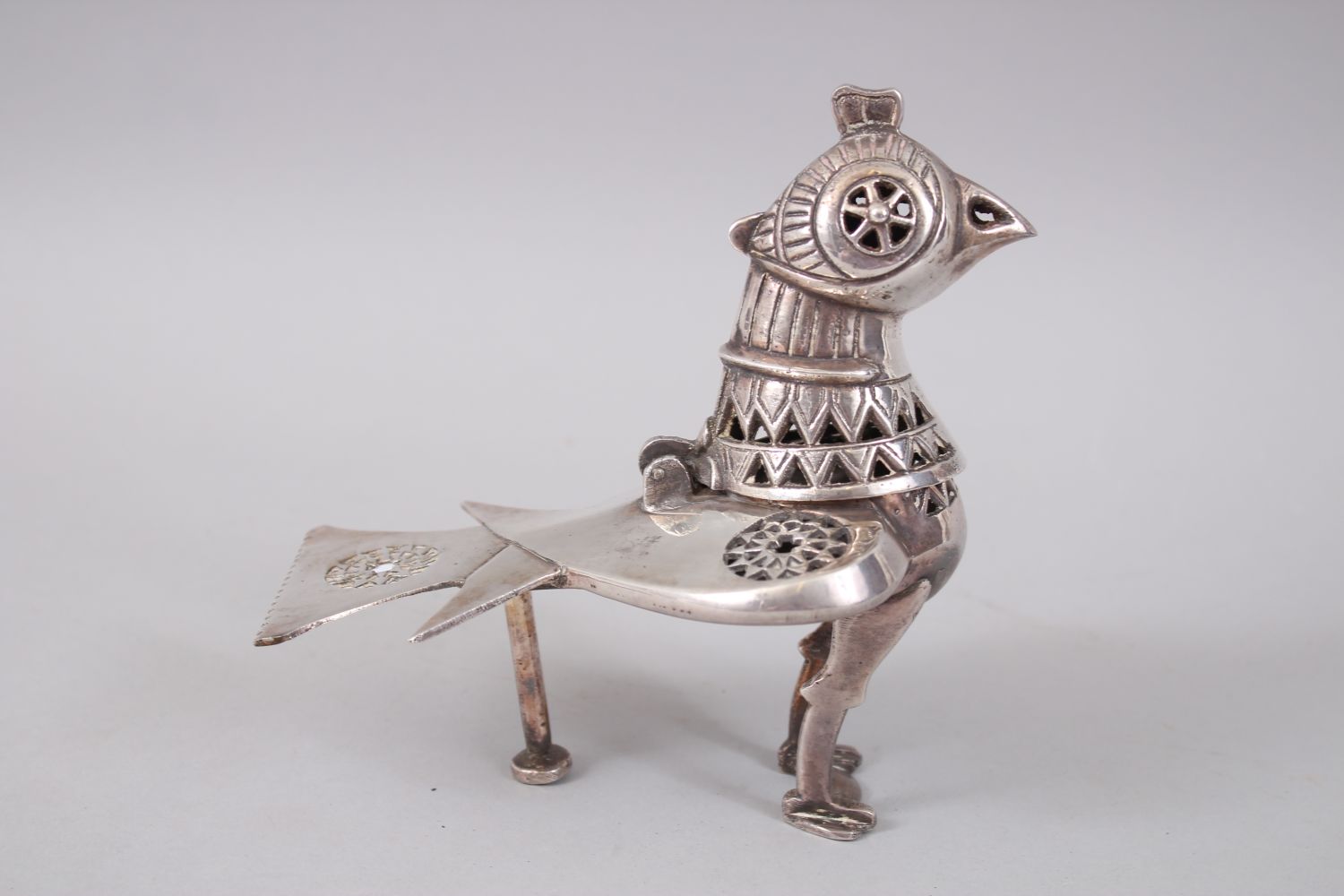 A 19TH CENTURY INDIAN SOLID SILVER BIRD SHAPED INCENSE BURNER with hinged head, 15cm high x 14cm - Image 2 of 3