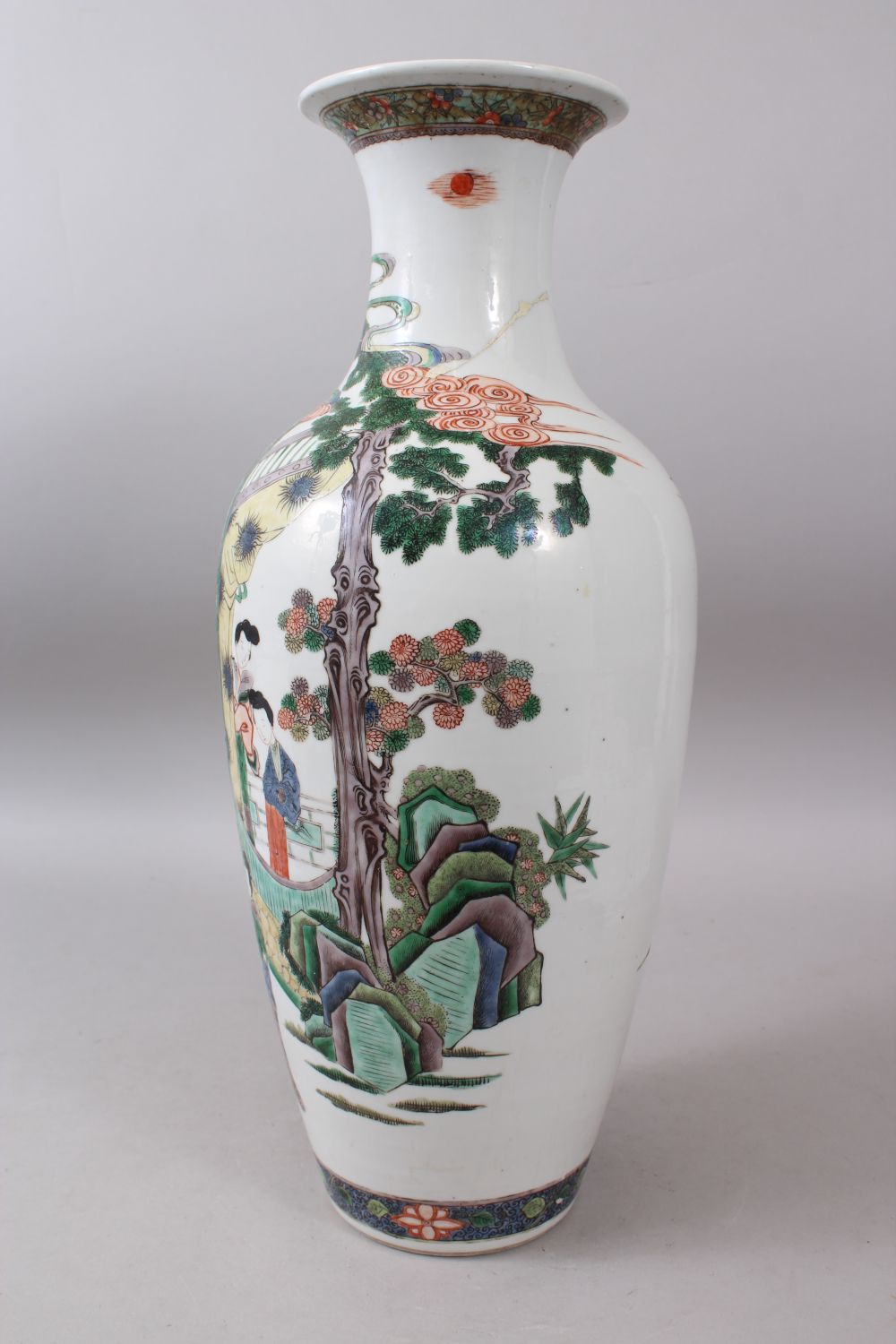 A LARGE CHINESE KANGXI PERIOD FAMILLE VERTE VASE Circa 1700, painted with various figures, trees - Image 4 of 10