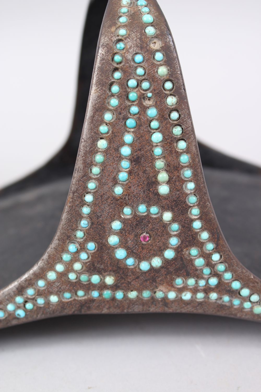 A GOOD PAIR OF 18TH-19TH CENTURY PERSIAN QAJAR STIRRUPS mounted with turquoise beads, 18cm high x - Image 3 of 6