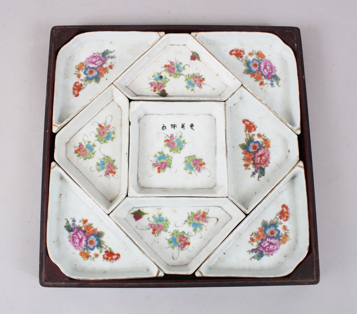 A GOOD 19TH / 20TH CENTURY CHINESE CANTON FAMILLE ROSE SUPPER SET, sat within original hardwood