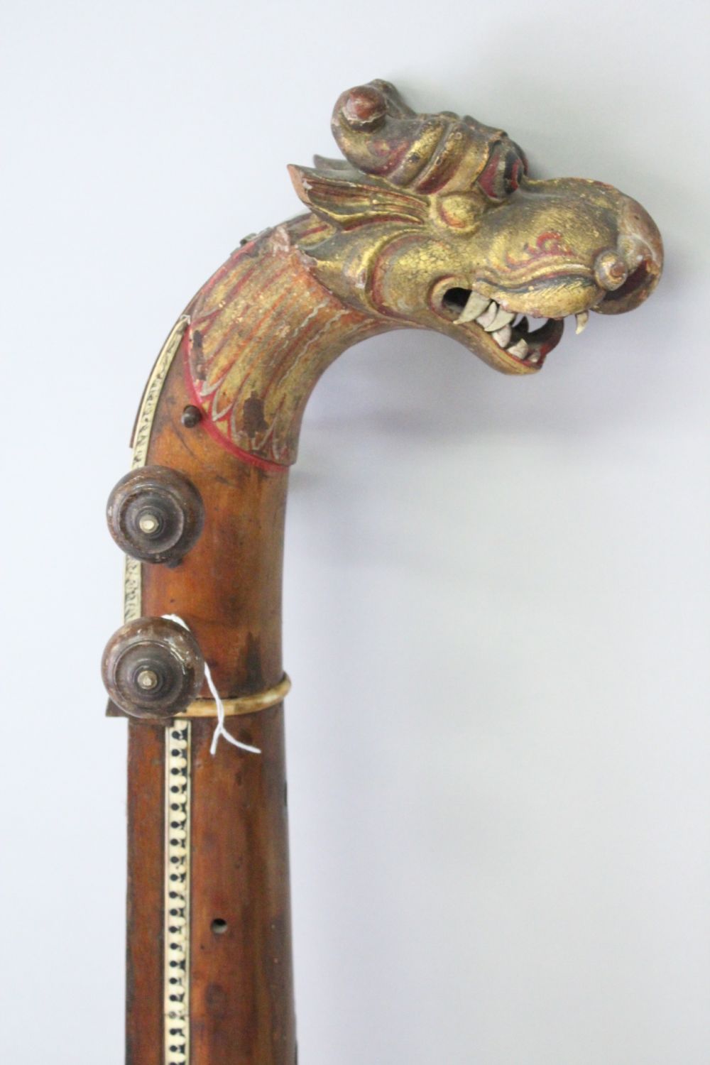 A LARGE 17TH CENTURY SOUTH INDIAN SITAR with carved dragon handle, 120cm long. - Image 2 of 5