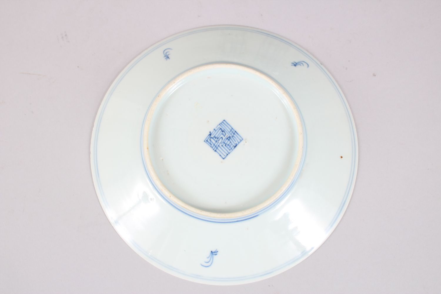 A MIXED LOT OF 19TH CENTURY CHINESE BLUE & WHITE PORCELAIN PLATES / VASES / BOX & COVER, - Image 6 of 9