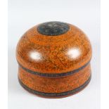 A 19TH CENTURY NORTH INDIAN MUGHAL CIRCULAR TURBAN BOX AND COVER, 22cm diameter.