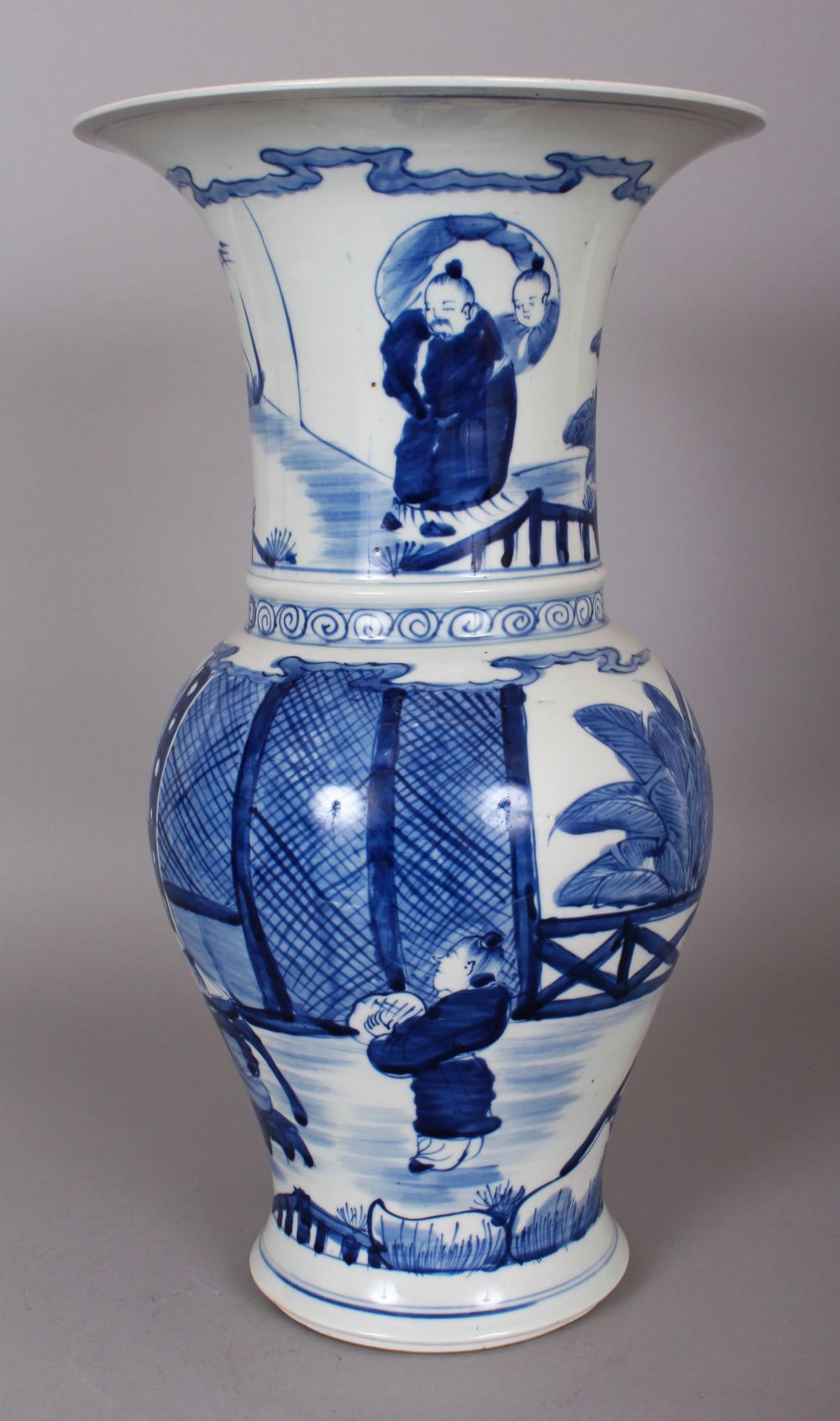 A CHINESE KANGXI STYLE BLUE & WHITE PORCELAIN YEN-YEN VASE, 15.3in high. - Image 4 of 8