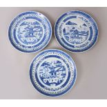THREE 19TH CENTURY CHINESE BLUE AND WHITE WILLOW PATTERN DESIGN PLATES, 21.5cm.