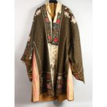 A VERY GOOD CHINESE EMBROIDERED CLOAK.