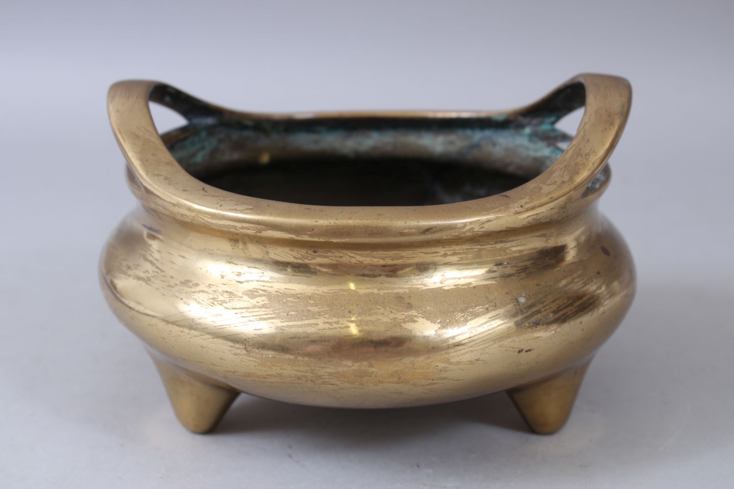A 19TH CENTURY CHINESE BRONZE CIRCULAR CENSER with large seal mark, 17cm diameter. - Image 3 of 7