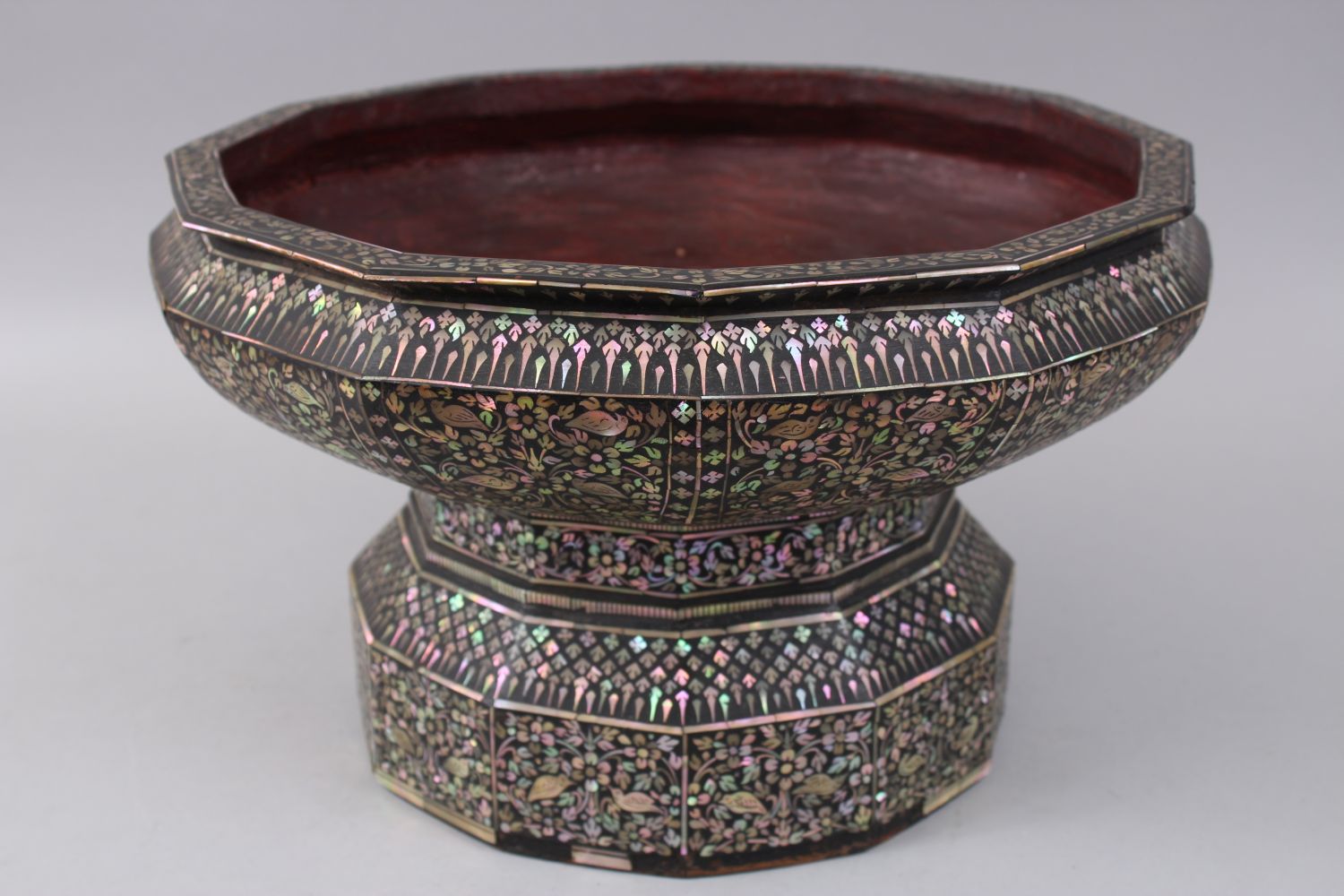 A LARGE 19TH CENTURY THAI MOTHER OF PEARL INLAID LACQUERED TWELVE SIDED PEDESTAL BOWL, 36cm diameter - Image 2 of 7