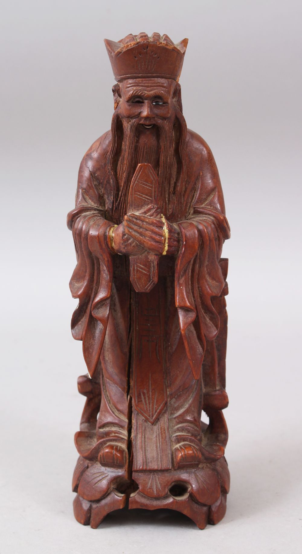 A GOOD 19TH / 20TH CENTURY CHINESE CARVED HARDWOOD FIGURE OF AN OFFICIAL, 25cm high