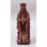 A GOOD 19TH / 20TH CENTURY CHINESE CARVED HARDWOOD FIGURE OF AN OFFICIAL, 25cm high