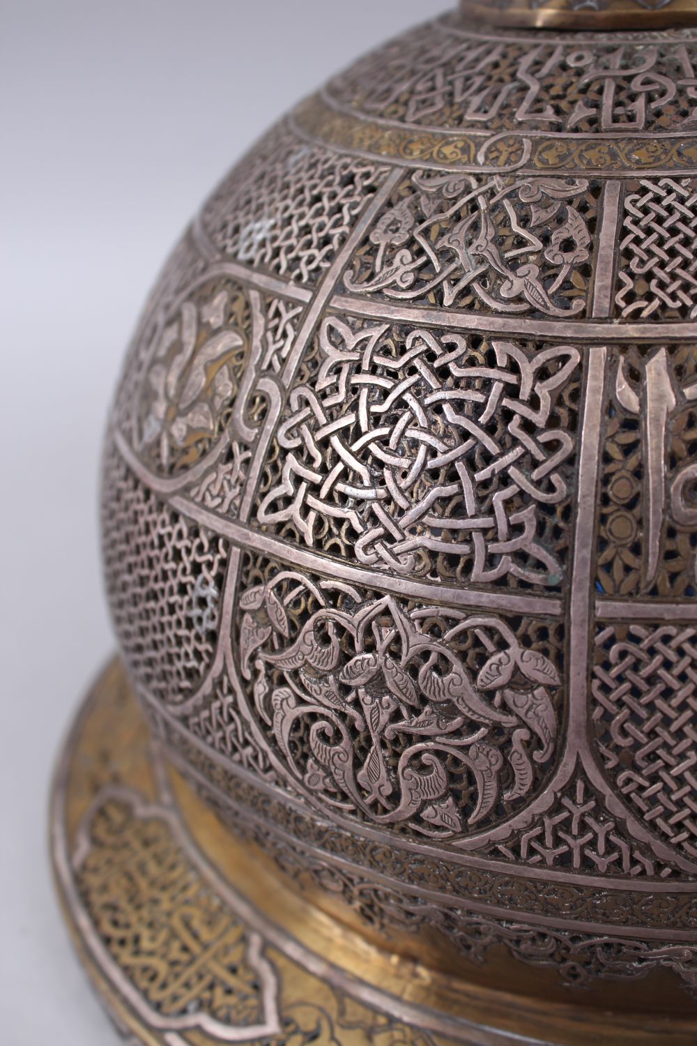 A 19TH CENTURY DAMASCUS MAMLUK REVIVAL SILVER INLAID HANGING LAMP converted to electricity, 29cm - Image 5 of 7
