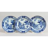 A SET OF THREE CHINESE BLUE AND WHITE KANG-HSI PLATES. 6.5ins wide.