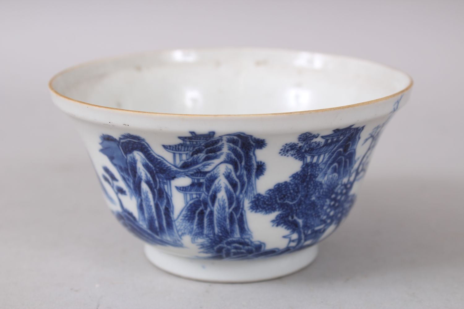 A GOOD 18TH CENTURY QIANLONG CHINESE BLUE & WHITE BOWL, decorated with landscape scenes, 6cm high - Image 2 of 5