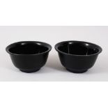 A GOOD PAIR OF CHINESE BLACK PEKING GLASS / GLASS BOWLS, 11.5cm diameter (2).