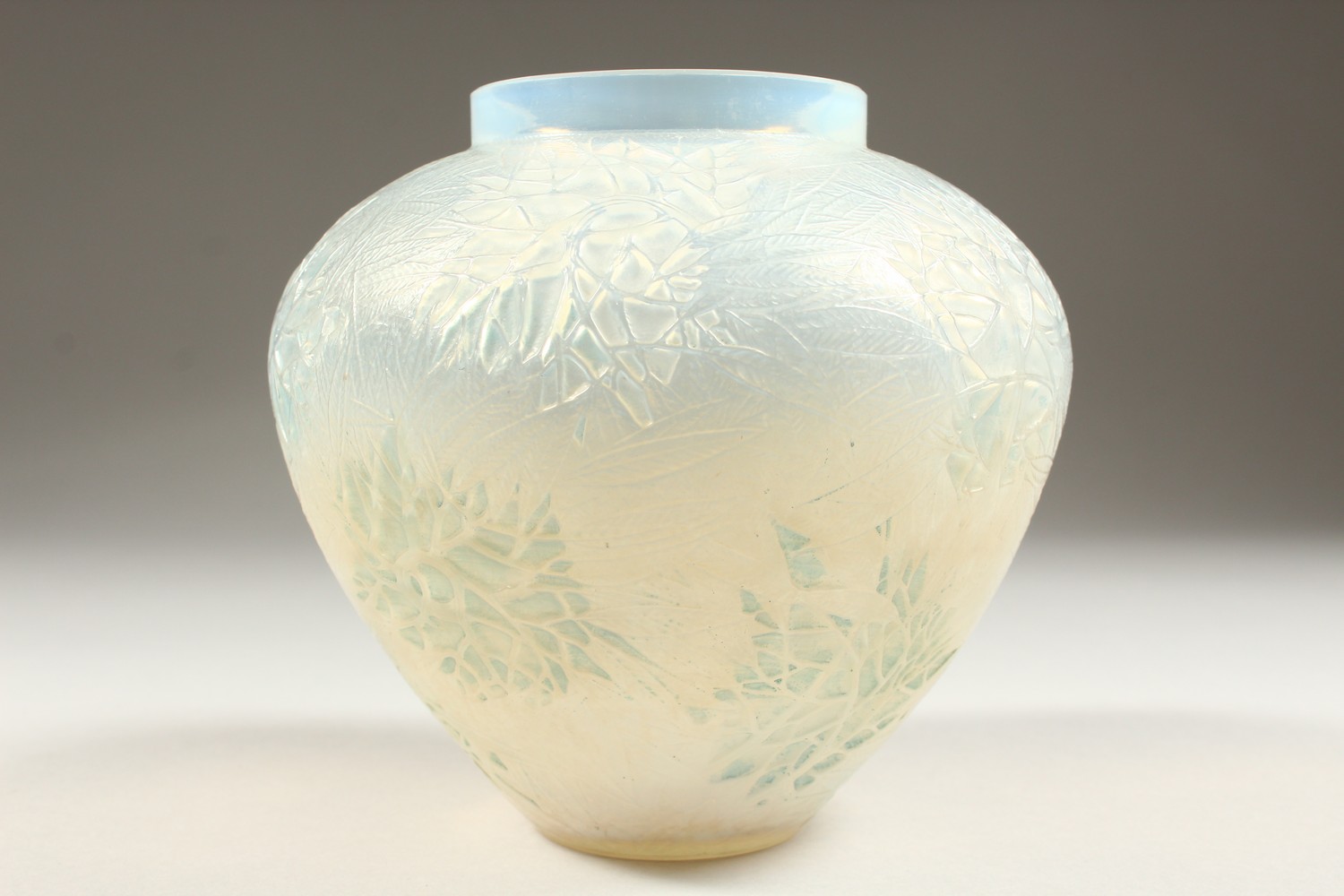 A LALIQUE VASE "ESTEREL", CIRCA. 1924. Etched R. Lalique, France, No. 941. 6ins high. - Image 3 of 11