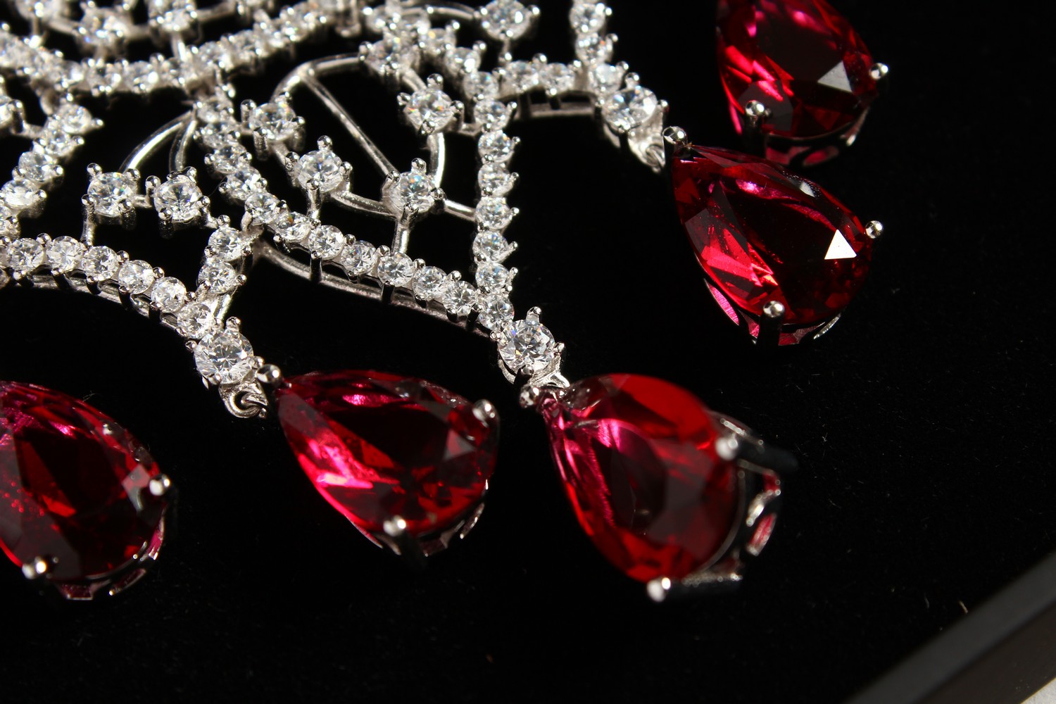 A SUPERB SILVER .925 DIAMOND AND RUBY PASTE NECKLACE. - Image 6 of 6