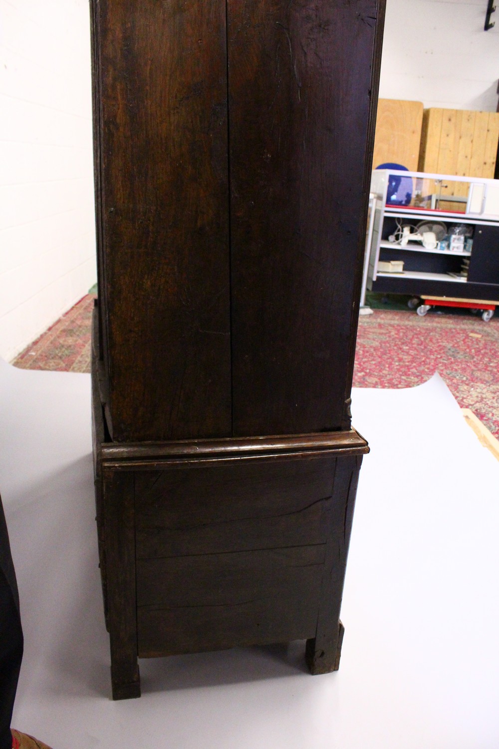 AN 18TH CENTURY OAK BACON CUPBOARD, with a moulded cornice, blind fret decorated frieze above a pair - Image 3 of 13