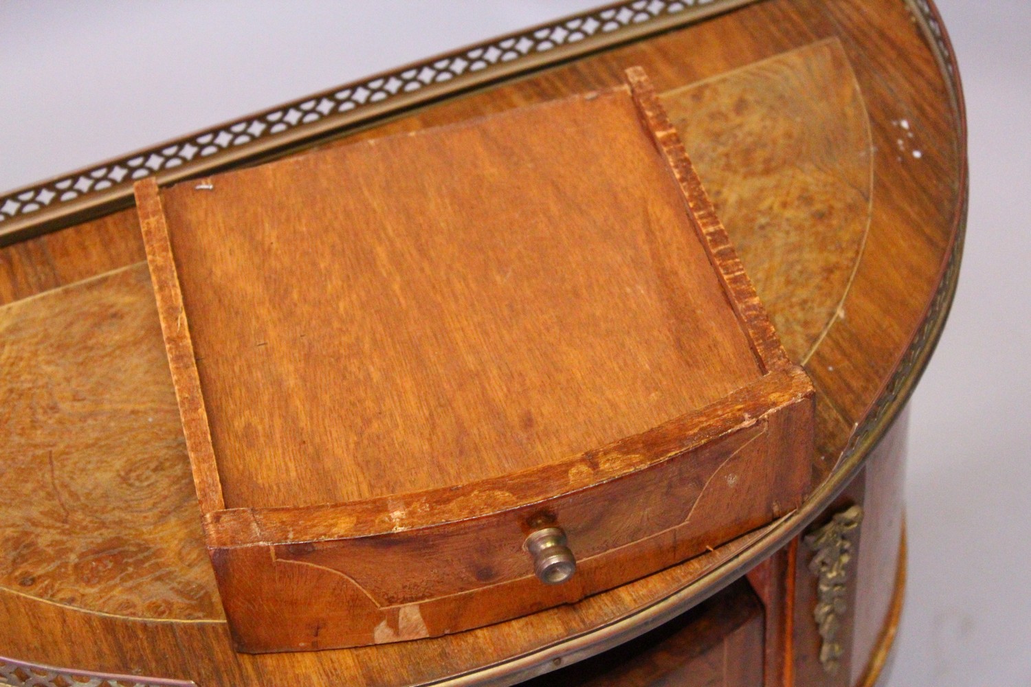 A PAIR OF FRENCH STYLE WALNUT THREE DRAWER BOWFRONT PETIT COMMODE, 20TH CENTURY, on cabriole legs. - Image 7 of 10