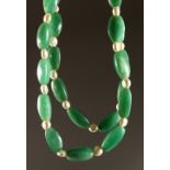 A JADE AND PEARL NECKLACE.