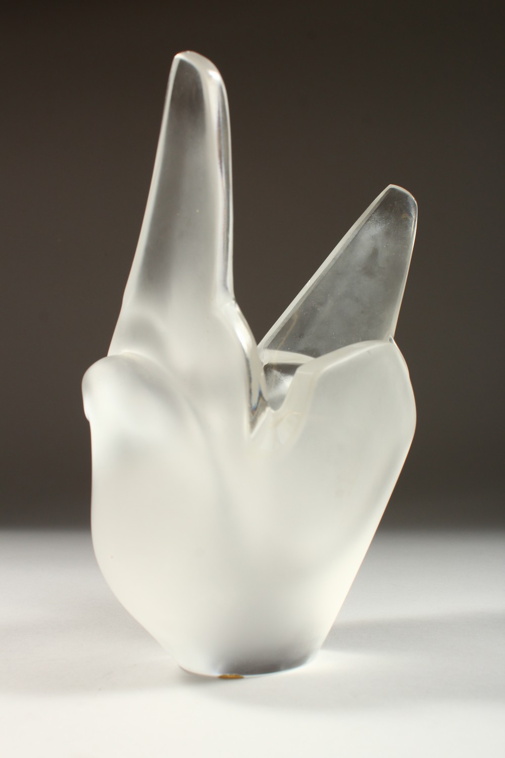 A LALIQUE FROSTED GLASS VASE "TWO ENTWINED DOVES". Etched R. Lalique, France. 8ins high. - Image 4 of 15