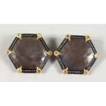 A SUPERB LARGE PAIR OF 18CT GOLD AND GREY SAPPHIRE HEXAGONAL SHAPED EAR CLIPS.