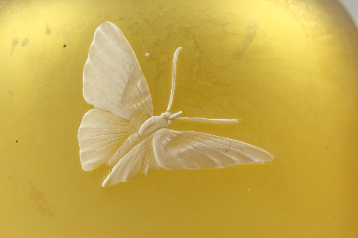 A GOOD YELLOW AND WHITE CAMEO GLASS VASE, with flowers and insects. 7ins high. - Image 9 of 15