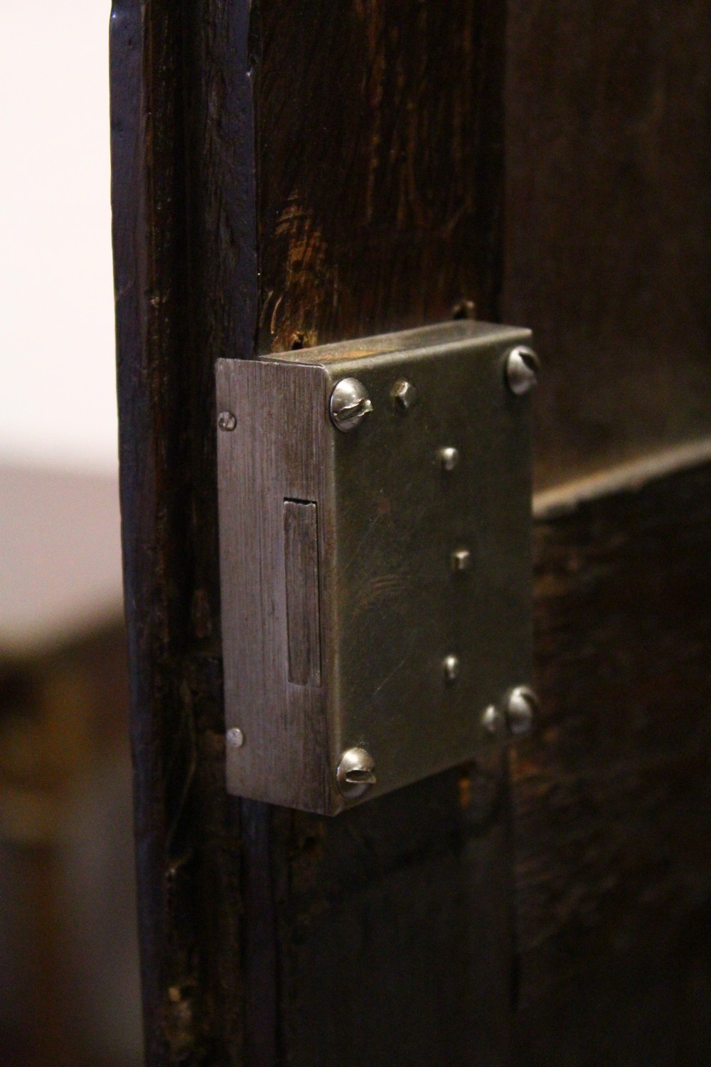 AN 18TH CENTURY OAK BACON CUPBOARD, with a moulded cornice, blind fret decorated frieze above a pair - Image 8 of 13