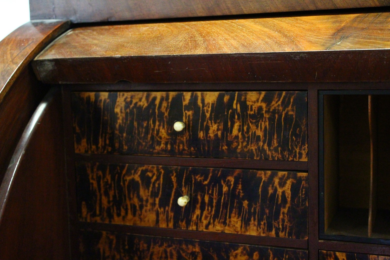 A 19TH CENTURY CONTINENTAL MAHOGANY CYLINDER BUREAU CABINET, the upper section with a central - Image 20 of 20