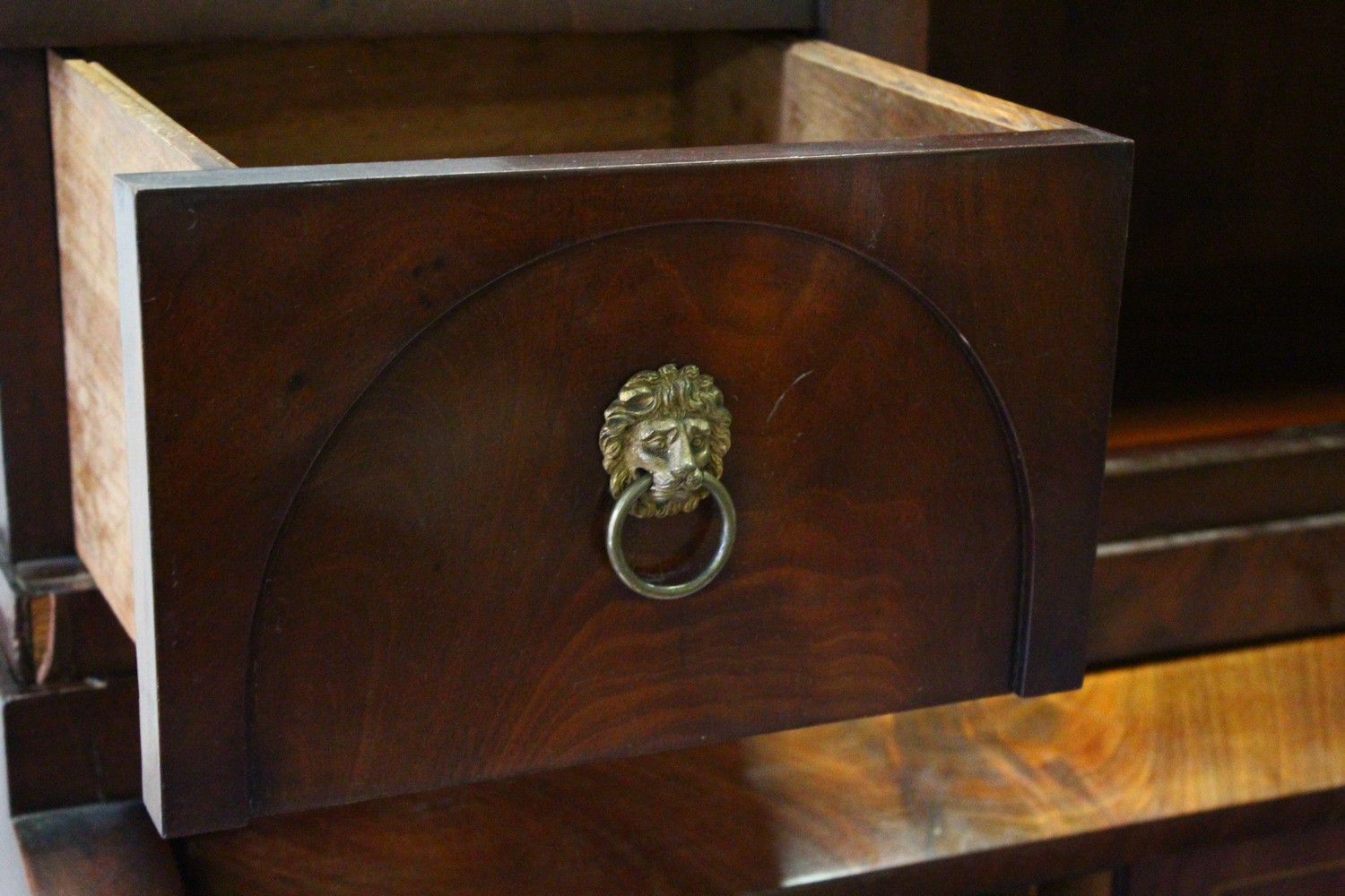 A 19TH CENTURY CONTINENTAL MAHOGANY CYLINDER BUREAU CABINET, the upper section with a central - Image 12 of 20