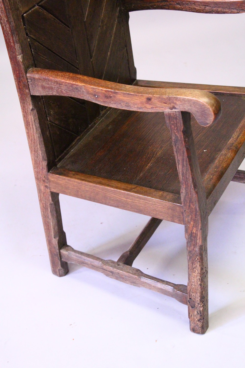 AN 18TH CENTURY AND LATER OAK GOTHIC ARMCHAIR, with pierced and carved cresting, tongue and groove - Image 7 of 9