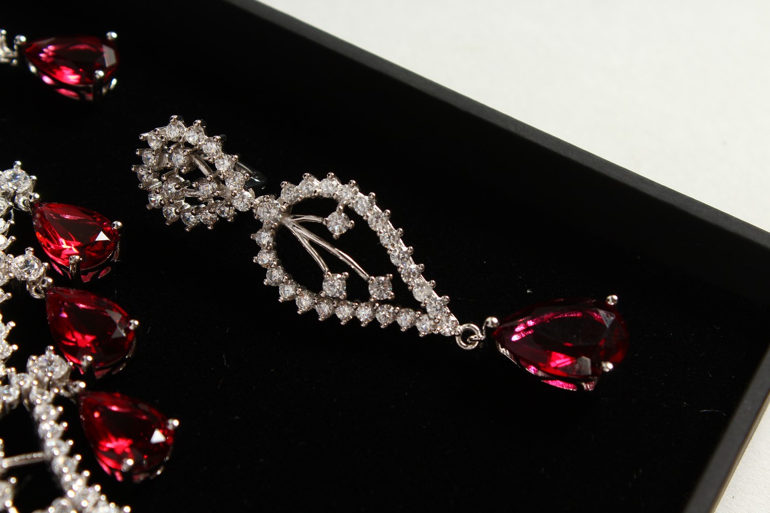 A SUPERB SILVER .925 DIAMOND AND RUBY PASTE NECKLACE. - Image 5 of 6