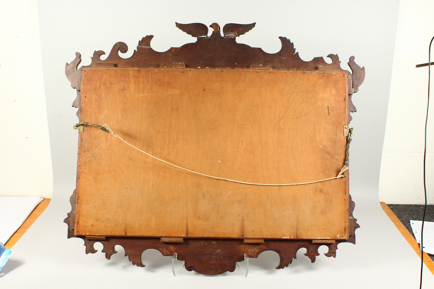 A GEORGIAN STYLE MAHOGANY FRETWORK FRAMED MIRROR, with shell inlay and eagle finial. 80cms high x - Image 11 of 14