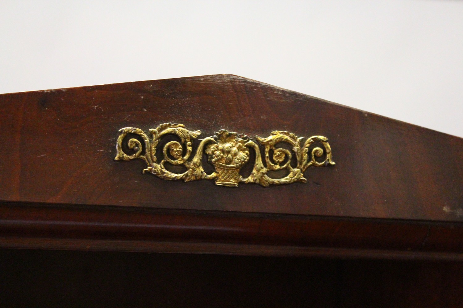 A 19TH CENTURY CONTINENTAL MAHOGANY CYLINDER BUREAU CABINET, the upper section with a central - Image 11 of 20