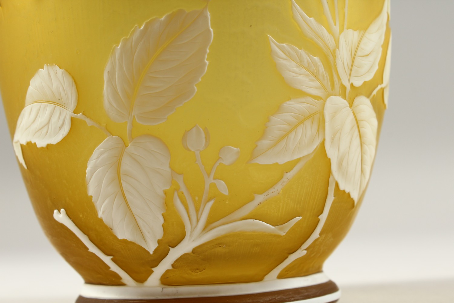 A GOOD YELLOW AND WHITE CAMEO GLASS VASE, with flowers and insects. 7ins high. - Image 4 of 15