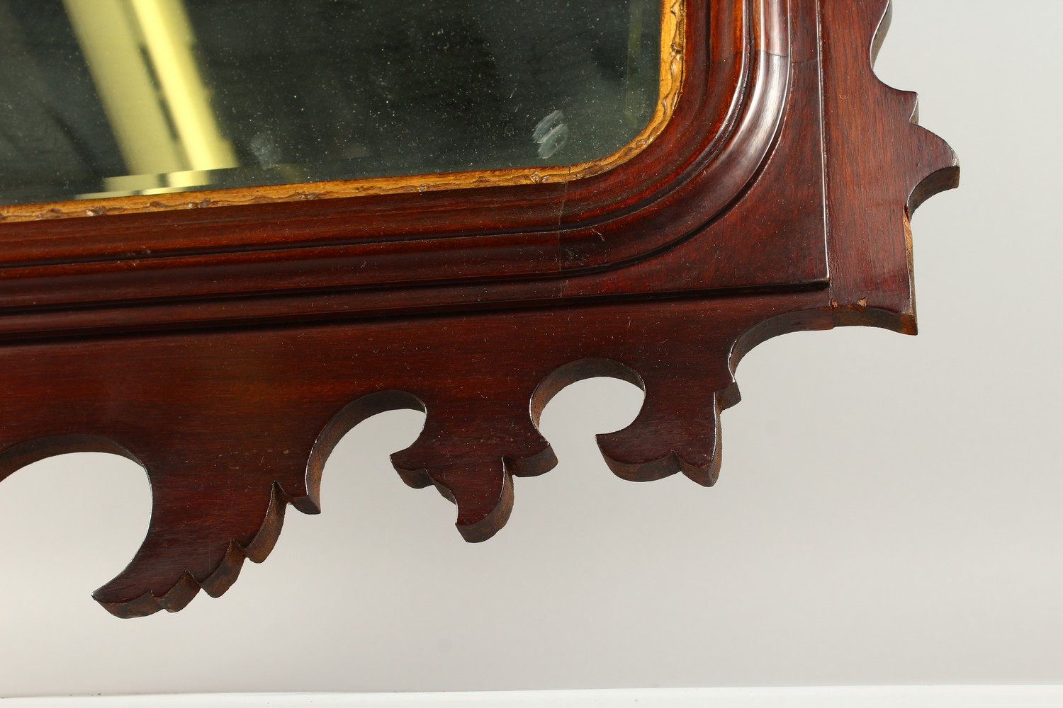 A GEORGIAN STYLE MAHOGANY FRETWORK FRAMED MIRROR, with shell inlay and eagle finial. 80cms high x - Image 9 of 14