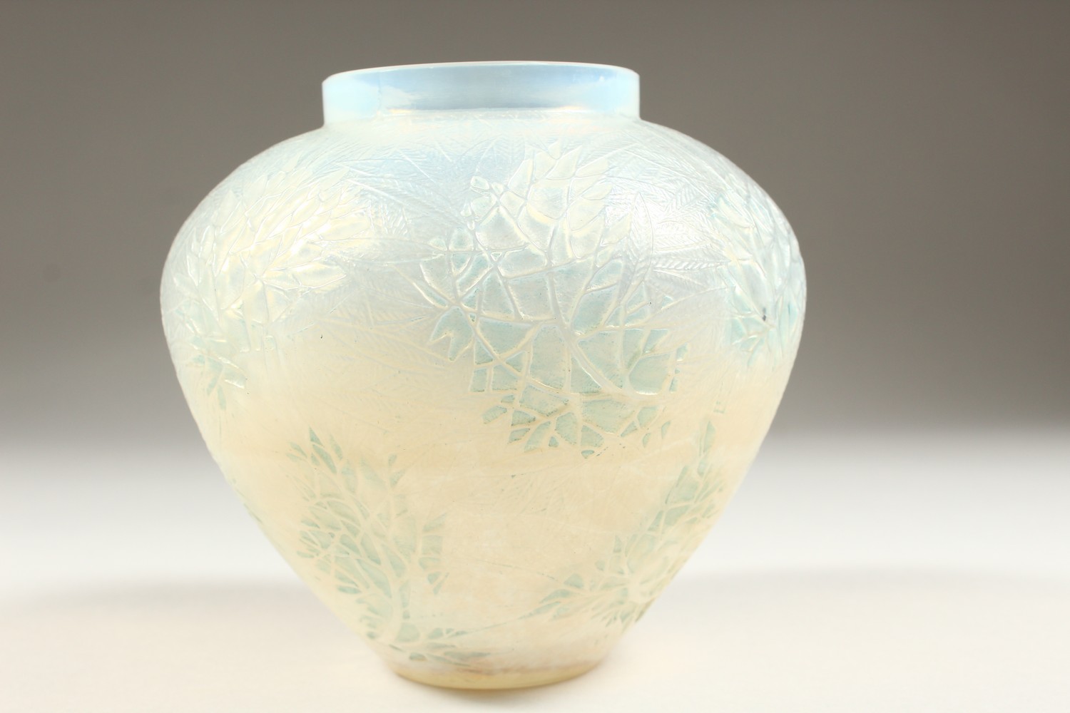 A LALIQUE VASE "ESTEREL", CIRCA. 1924. Etched R. Lalique, France, No. 941. 6ins high. - Image 4 of 11