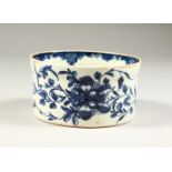 AN 18TH CENTURY WORCESTER BLUE AND WHITE POTTED MEAT DISH, Mansfield Pattern, Circa. 1765-1770. 4.