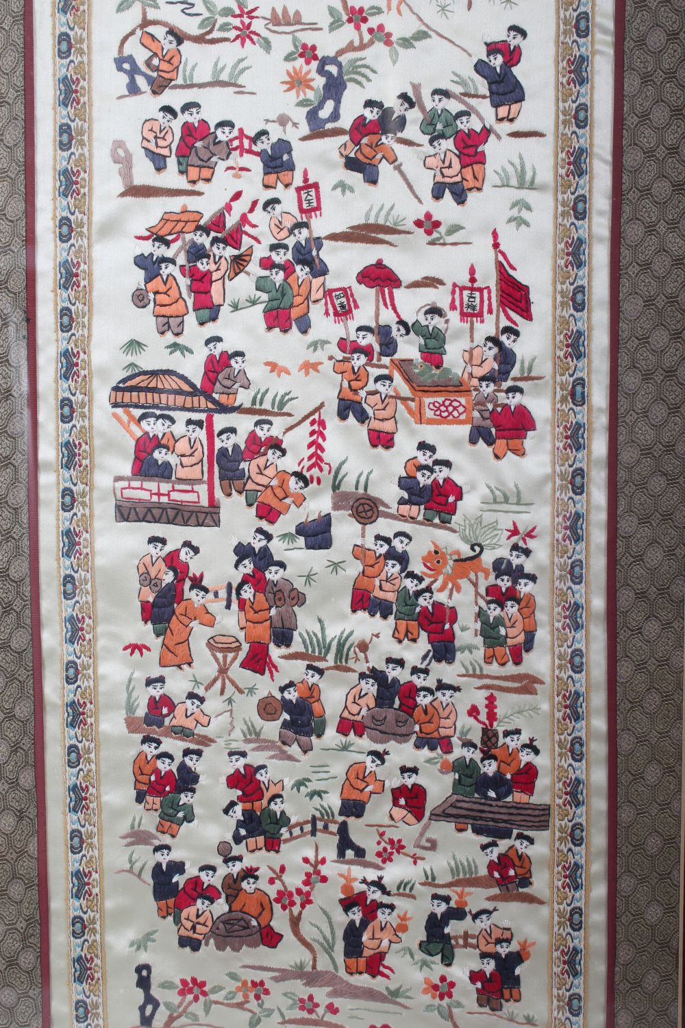 A LATE 19TH / EARLY 20TH CENTURY CHINESE EMBROIDERED SILK OF BOYS, the framed silk work depicting - Image 4 of 7